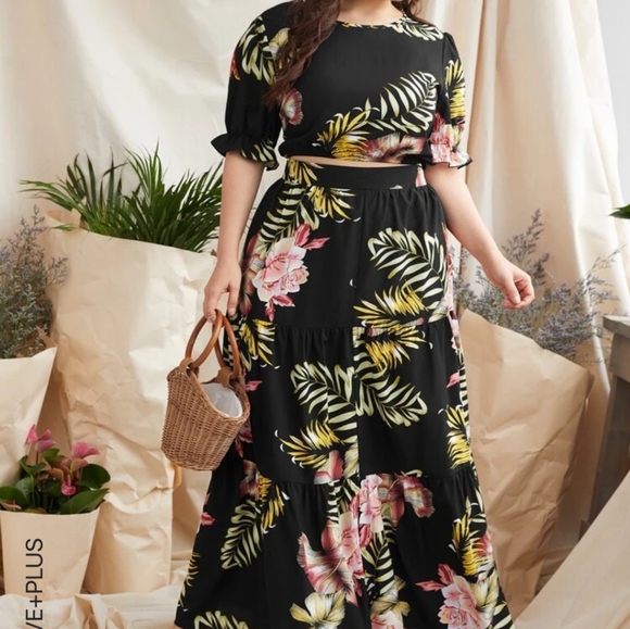 Plus sized leaf and floral print crop top - Picture 4 of 4